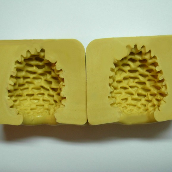 Icing Images Simi Pine Cone Mold GY658